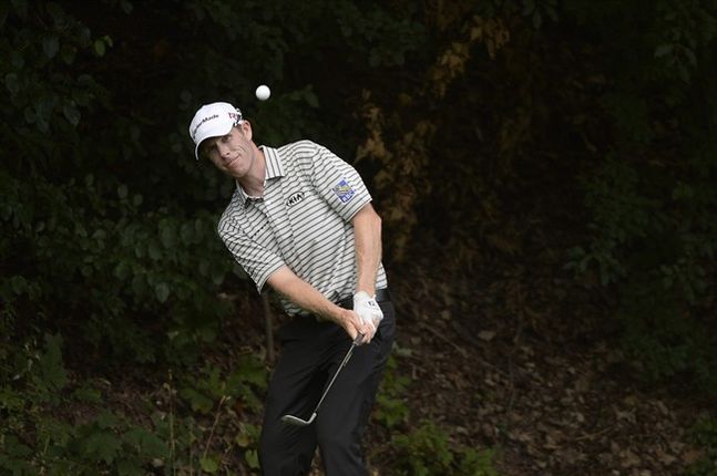 Canada's David Hearn chips up onto the 12th green during final round action at the Canadian Open in Oakville Ont. on Sunday