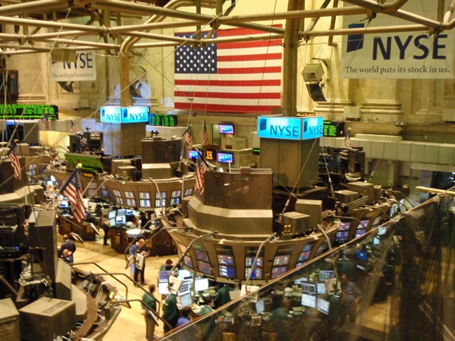 Video Apparent Technical Glitch Halts Trading on New York Stock Exchange