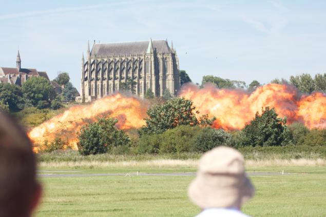 AKIF Vantagenews AKMGSI Seven people were killed when a jet crashed into a busy road during a British airshow police said