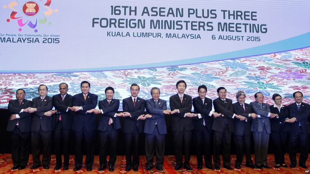 ASEAN foreign ministers pose for group