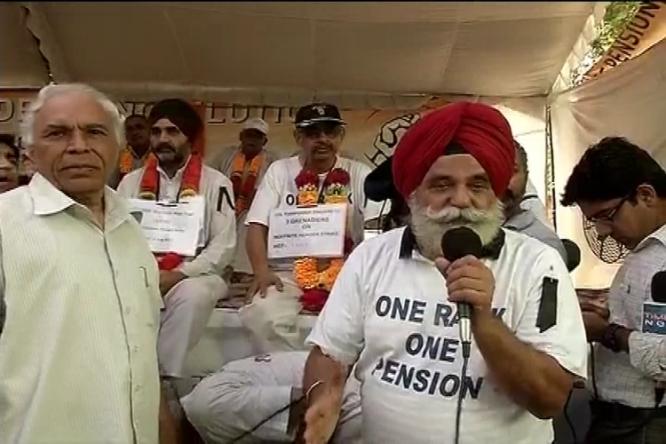 Ex-servicemen intensify OROP battle one more joins his colleagues on fast-unto-deat