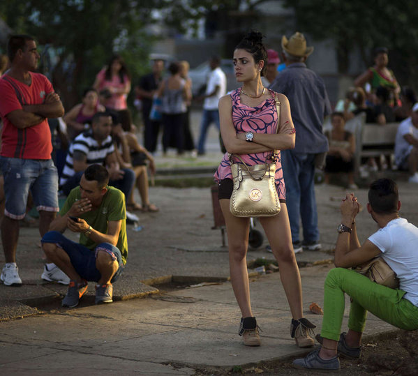 Cubans wai ting to apply for permission to travel to the United States at the U.S. Embassy in Havana last month