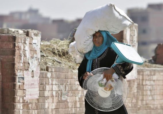 21-dead-66-hospitalized-as-heatwave-hits-egypt