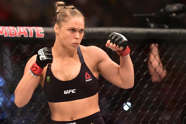 Bethe Correia asks Ronda Rousey for a rematch in 2016 on Instagram