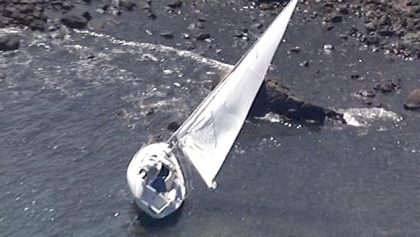 Boatman dead! Sailboat from Salem washed ashore in Beverly with dead man inside

 0