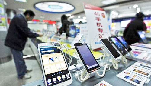 Smartphone Sales in China Drop for the First Time: Research Firm Bares