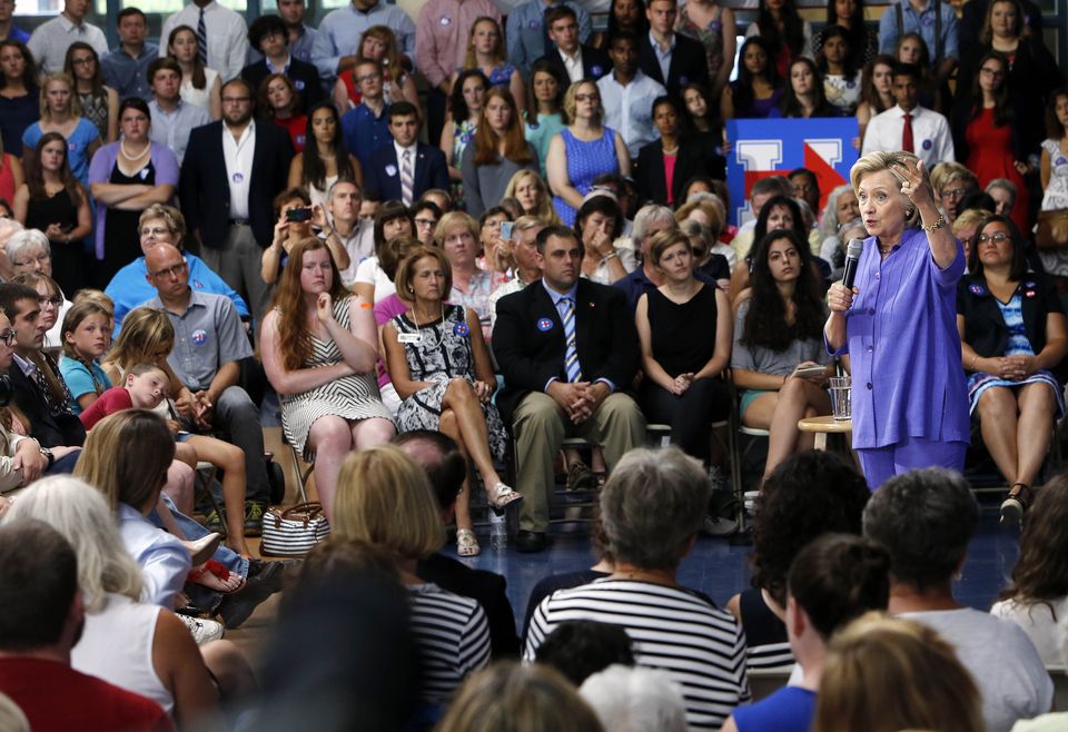 Clinton proposes $350 billion college affordability plan