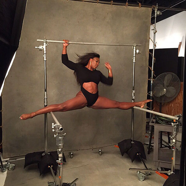 Serena Williams doing the splits