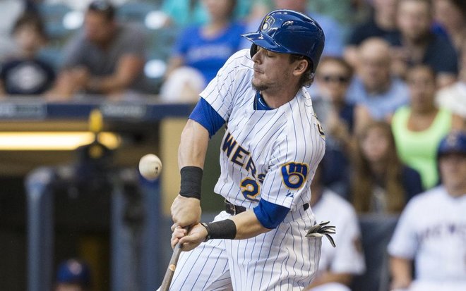 Scooter Gennett fouls a ball off as the Brewers’ bats sputtered again in a 4-1 loss Friday at Miller Park