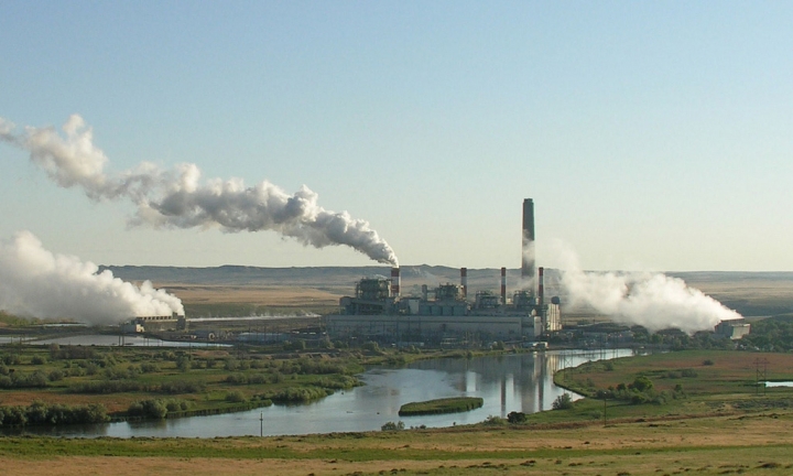 Dave Johnson coal-fired power plant in central Wyoming.
Credit Greg Goebel  flickr