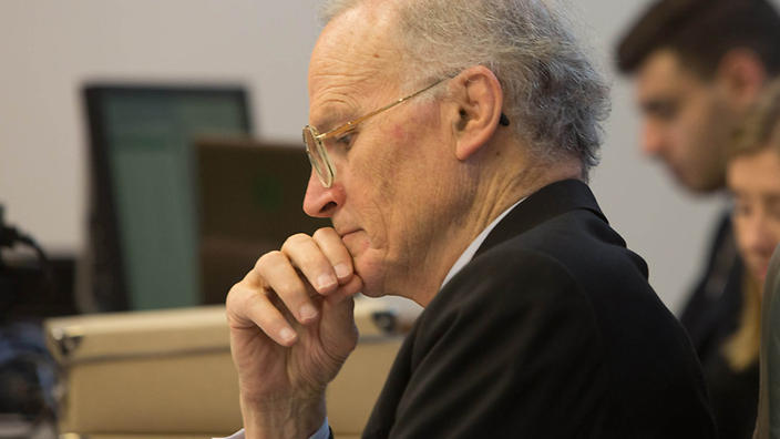 Dyson Heydon has made no comment about the furore over a Liberal Party event speech.      
        
            
    
               Show Gri