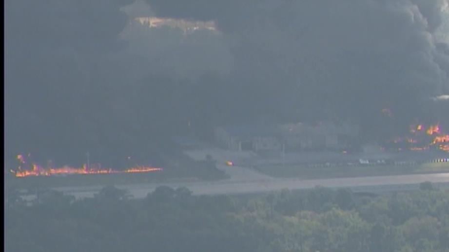 Explosions rip through Texas chemical plant