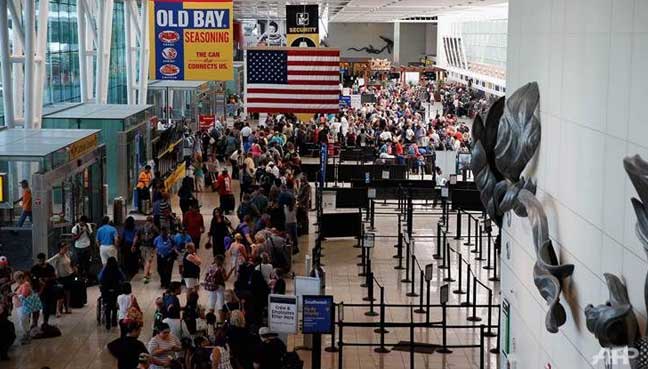 Air traffic control center outage causes flight delays over East Coast