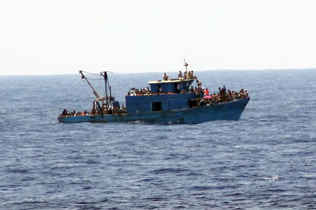 Hundreds of migrants feared drowned off Libya