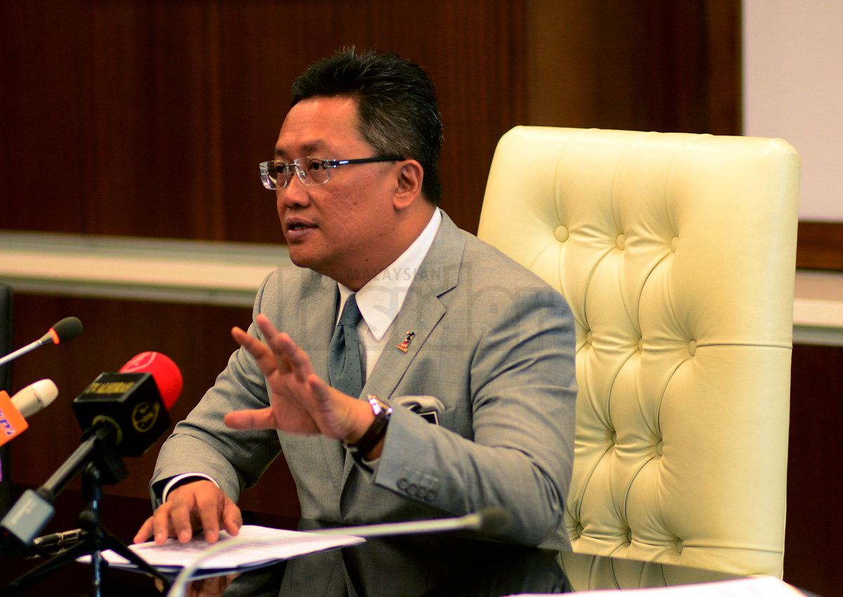 Barisan Nasional strategic communications chief Datuk Abdl Rahman Dahlan says it is not unusual that RM2.6 billion would be needed to fund Umno in its quest to take back Selangor from the federal opposition. – The Malaysian Insider pic