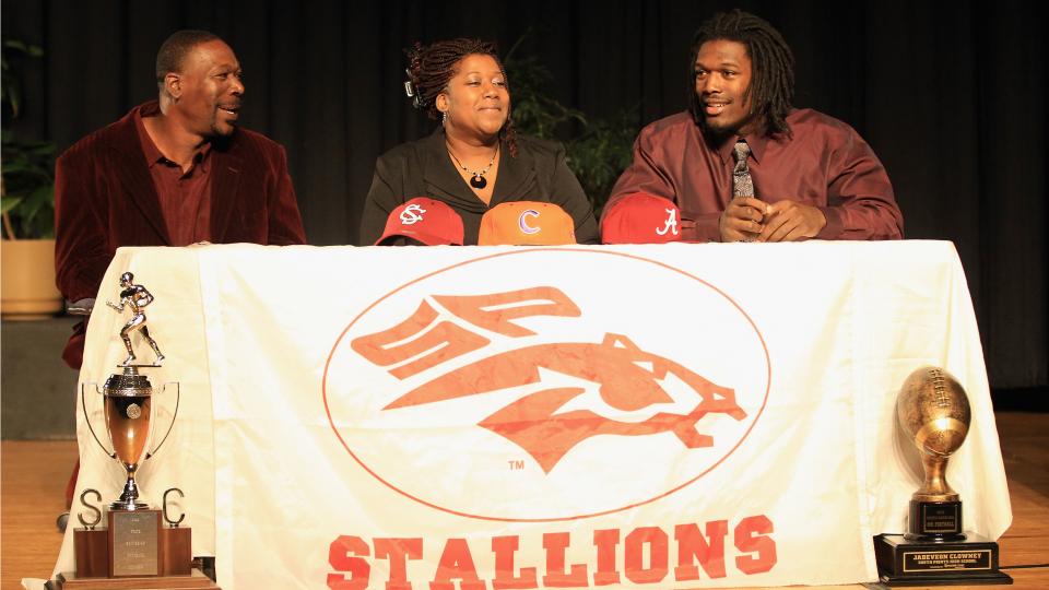 Jadeveon Clowney appeared publicly with his father at a press conference in 2011 when he announced his commitment to University of South Carolina