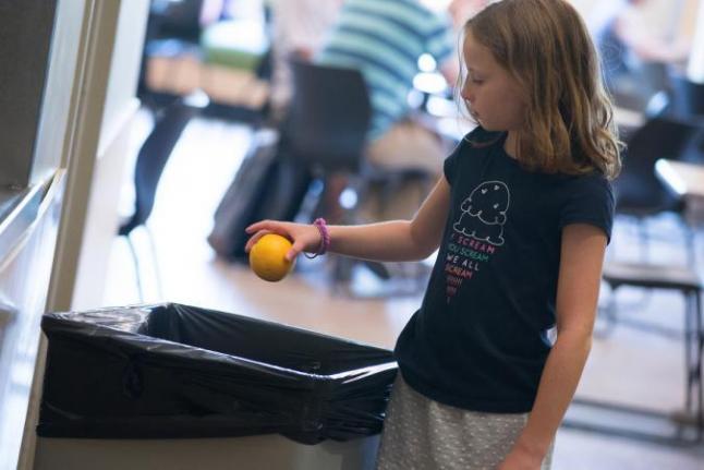 Study: Kids throw away fruit, veggies at school lunches