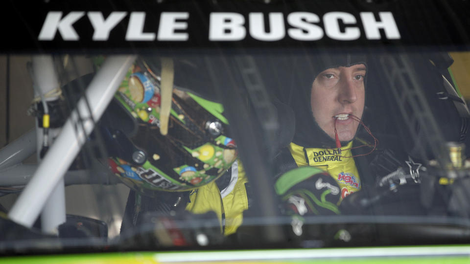 Kyle Busch starts drive for 4th straight win from pole