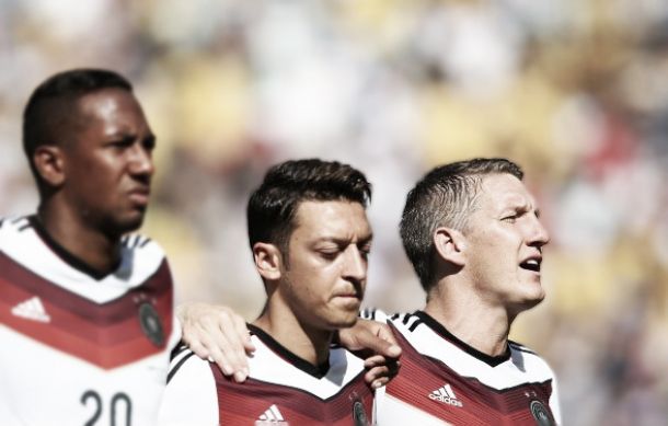 Mesut Ozil says that Bastian Schweinsteiger must be given time to settle at Manchester United