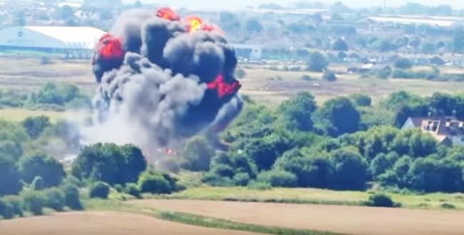 Several killed as plane crashes into vehicles in Britain