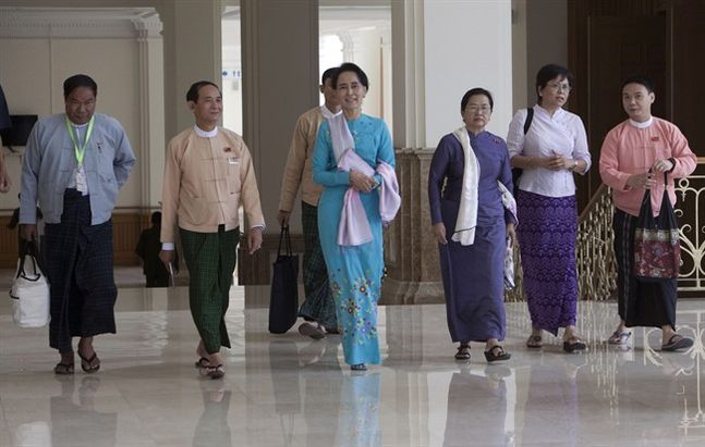 Myanmar opposition leader Aung San Suu Kyi center arrives to attend a regular session at Parliament in Naypyitaw Myanmar Tuesday Aug. 18 2015. Parliament has reopened for its final session before Myanmar's nationwide election with a spotlight on the