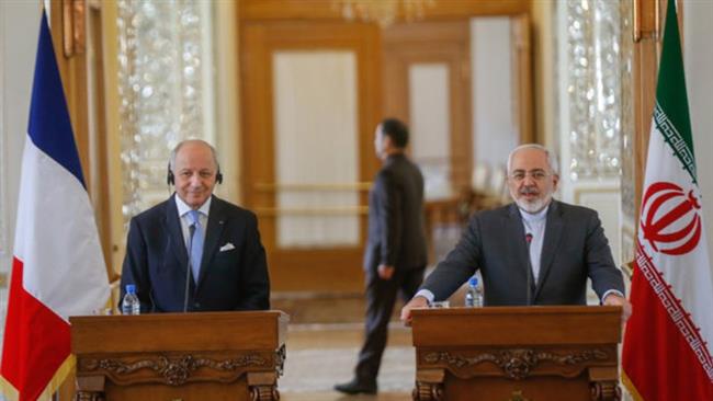 Iran’s Foreign Minister Mohammad Javad Zarif and his French counterpart Laurent Fabius attend a joint press conference in Tehran