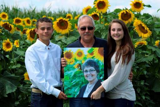 Man Plants An Amazing 4-Mile Sunflower Garden To Honor His Late Wife