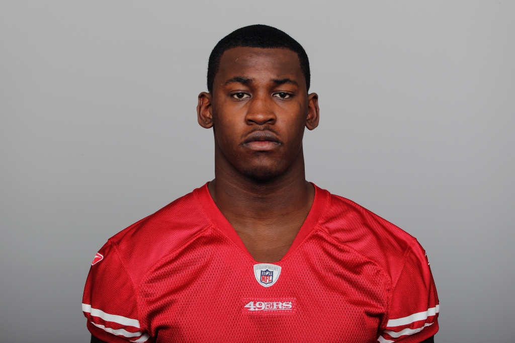 49ers GM hopes to re-sign Aldon Smith, Vernon Davis