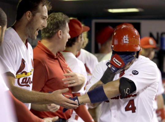 Piscotty scores go-ahead run Cardinals beat Giants 2