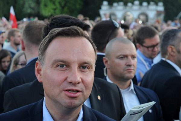 Poland swears in conservative lawyer Andrzej Duda as president