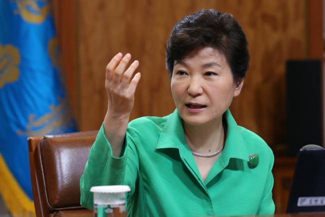 President Park Geun-hye speaks at a meeting with her senior secretaries at Cheong Wa Dae on Monday