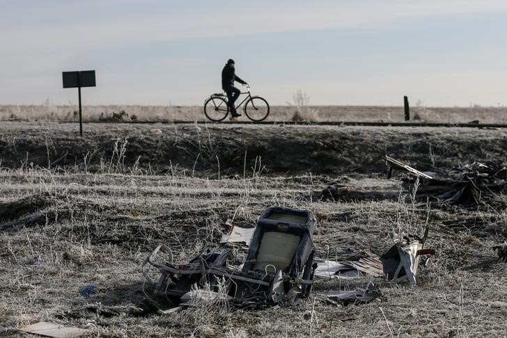 'Missile parts' at MH17 crash site