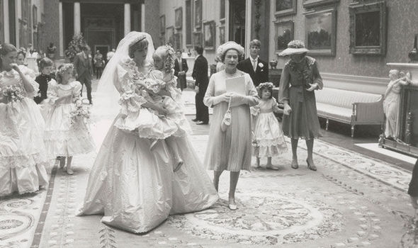 RR auction ly unseen images of Princess Diana with the Queen on her wedding day