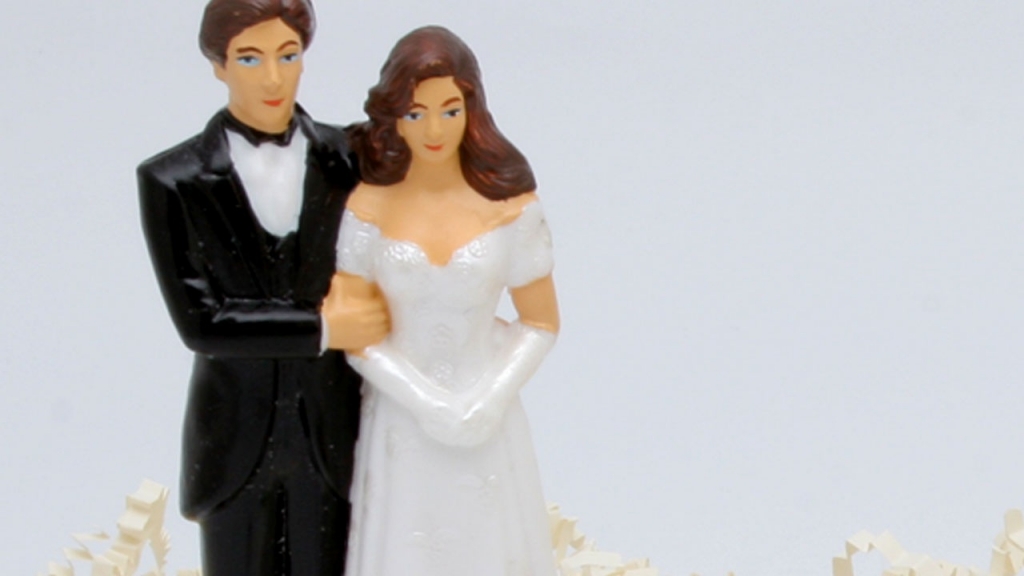 FILE Wedding cake figurines