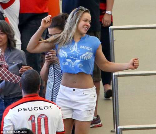 Ronda Rousey with his family at the Maracana            Gade  AKM-GSI