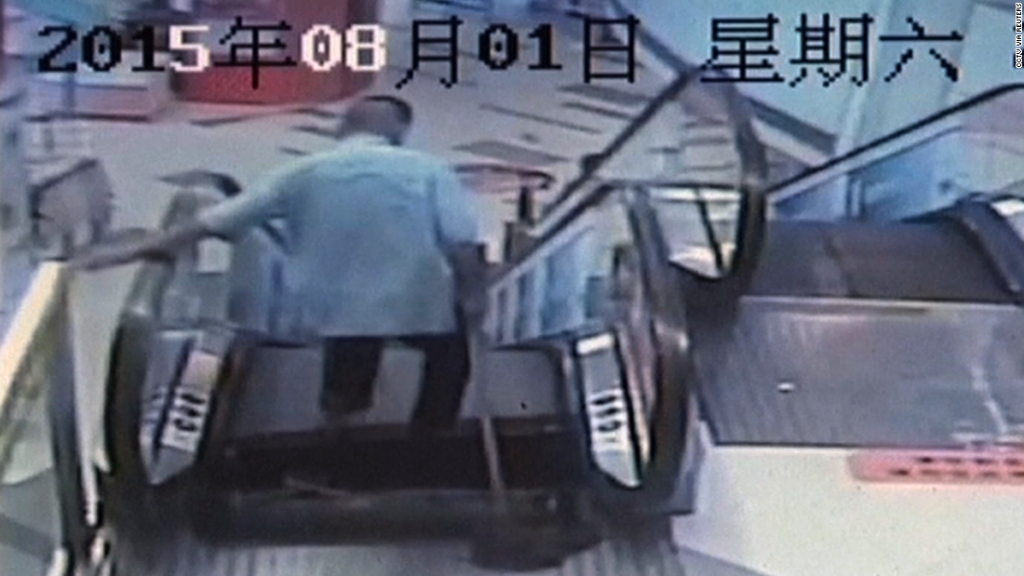 Man has foot amputated after falling into escalator at a Shanghai mall – video