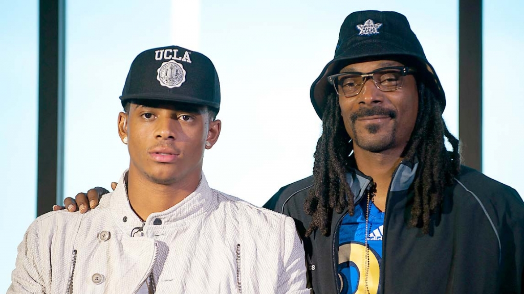 Snoop Dogg and son Cordell Broadus. Image via Twitter