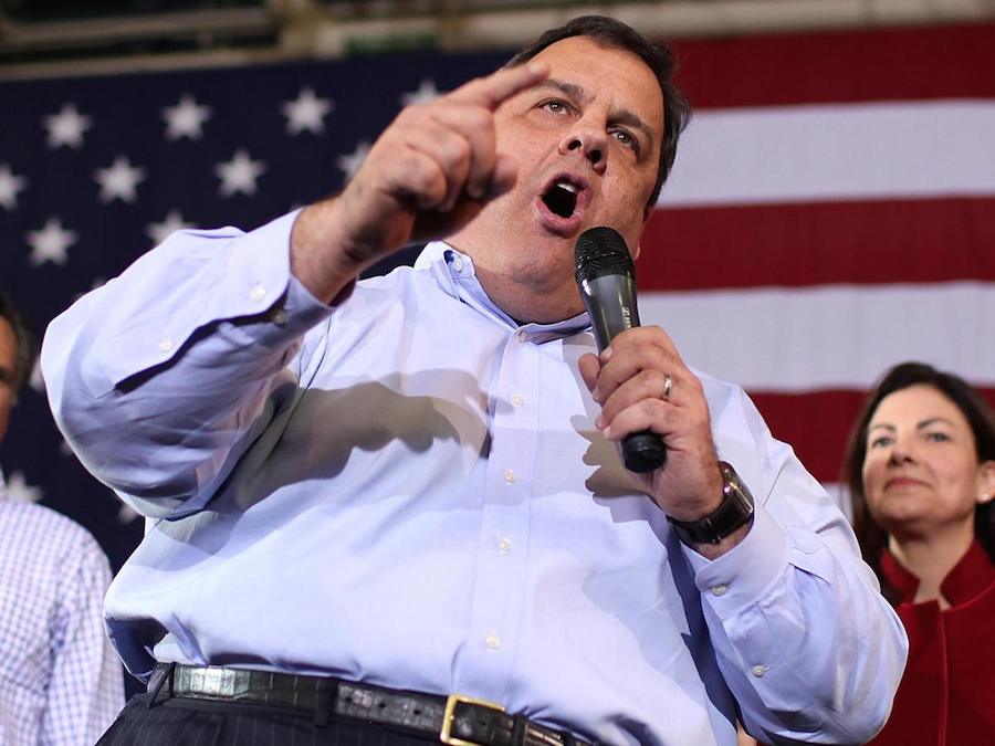 Romney Campaigns With Pawlenty And Christie In New Hampshire