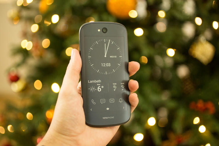 The Yota Phone 2 offers a traditional LCD display and an e-ink screen.               Andrew Hoyle  CNET