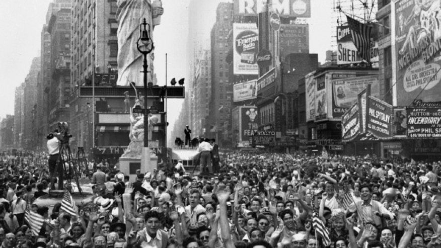 Thousands of people celebrate VJ Day on New York's Times Square