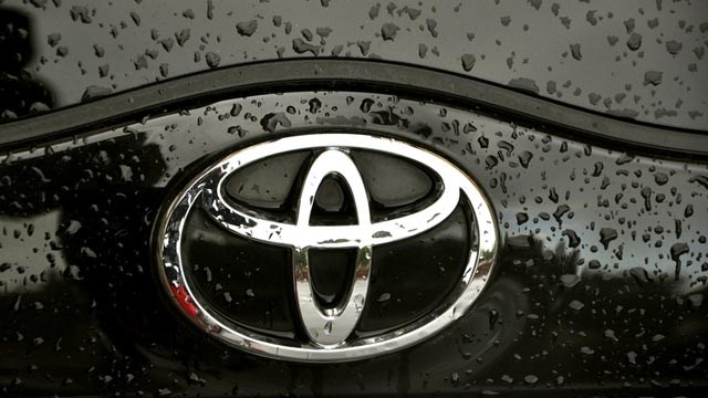 Toyota buys airbags from Takata rival