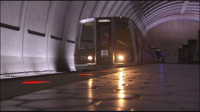 Metro: Train without passengers derails at Smithsonian station, no injuries