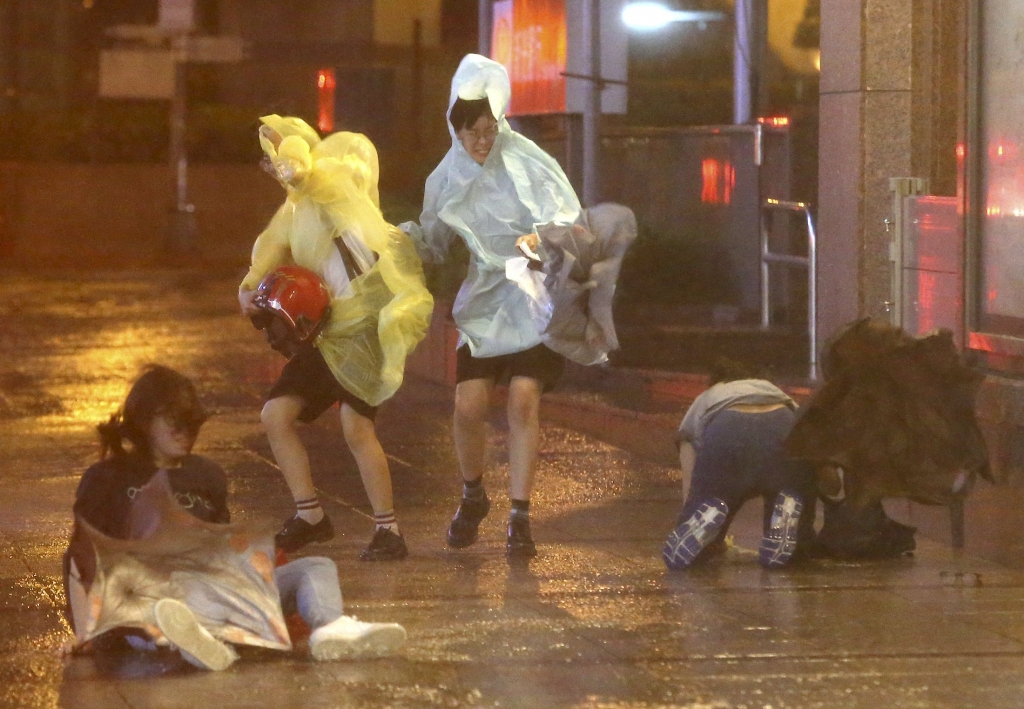 Typhoon Soudelor Hits China After Taiwan Deaths