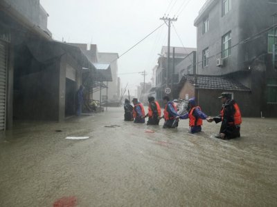 Typhoon Soudelor lands in China