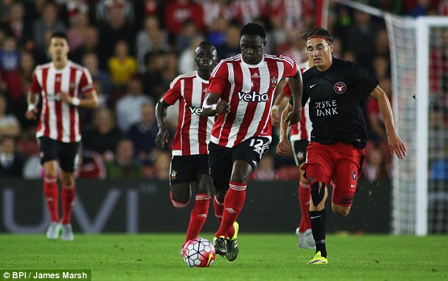 Victor Wanyama has told Southampton he will not discuss a new contract and wants to leave the club