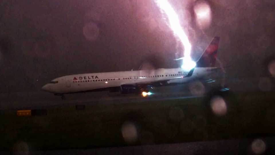 Bolt of lightning strikes plane during thunderstorms at Atlanta airport (Video)