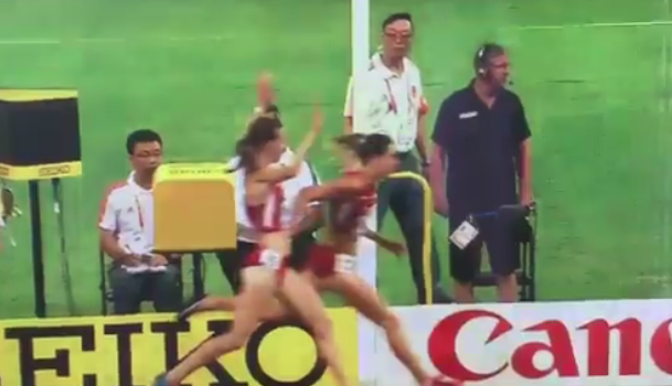 World Championships 2015: Athlete Molly Huddle celebrates too early in 10000m