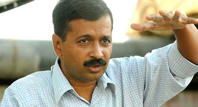 Kejriwal bats for Yadav seeks Home Minister's intervention