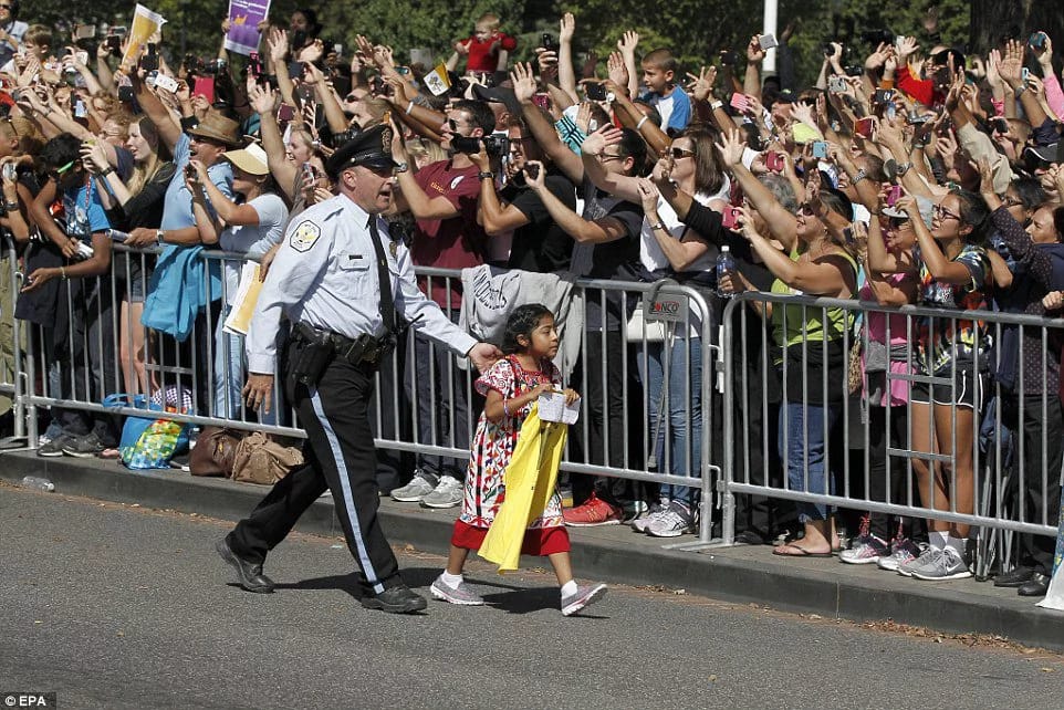 Girl gets through security to deliver message to Pope 2