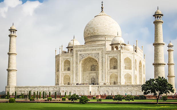 Tourist dies at India's Taj Mahal ‘while taking a selfie